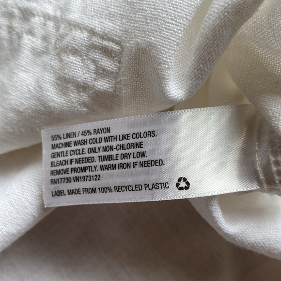 Universal Thread - Women’s Short Sleeve Collared Button-Down Shirt - White - Picture 6 of 6